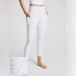 Athleta Salutation Stash Pocket II Zebra 7/8 Tight